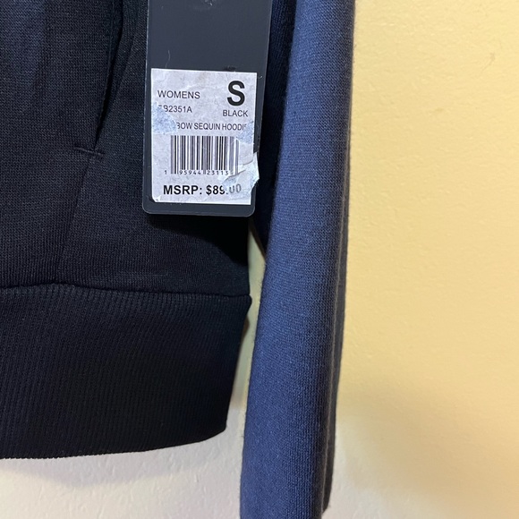 NWT Bebe pullover with two front pockets - Picture 5 of 10